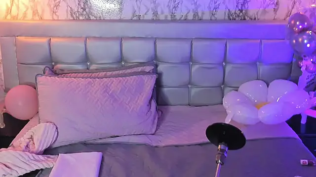 melodyy_sweet (F young) - show ass hole + spanks🍑😲🙈