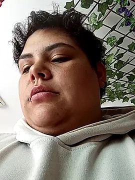 Webcam Model (Hailey_Curvy)  is live.Free join now!