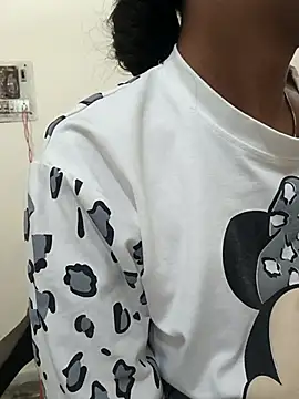 Webcam Model (Aaradhna-_hoy) is live