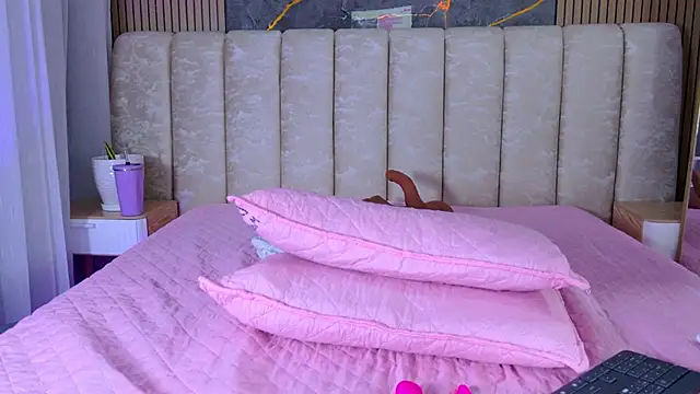 mia_scot - Mia_scot's free webcam - UK Sex Cams