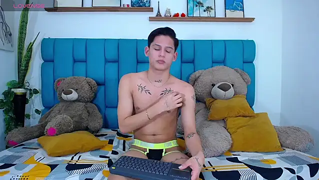 brian_hot (M twink) - show ass🍑☘