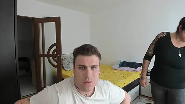 Emanuela5467 live sex cam