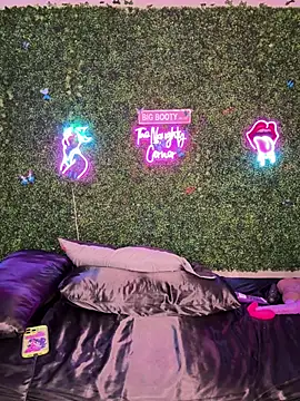 renathickass - RenaThickAss's free webcam - UK Sex Cams