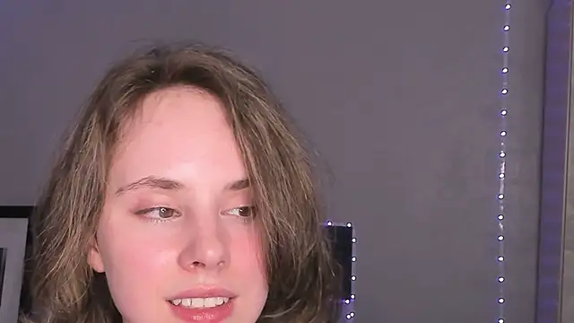 crystaleah - CrystaLeah's free webcam - UK Sex Cams