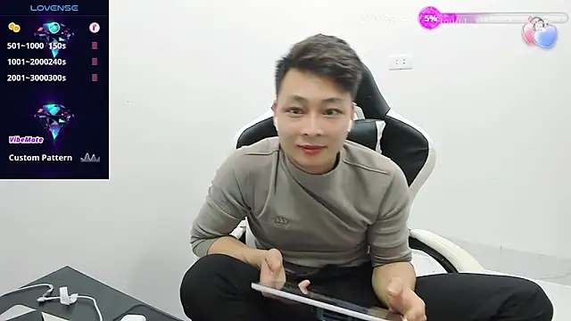 naughty___asian - Naughty___asian's free webcam - UK Sex Cams