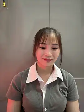 Webcam Model (-Dumi-)  is live.Free join now!