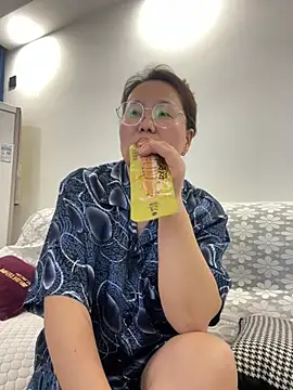 youyou_12 - Youyou_12's free webcam