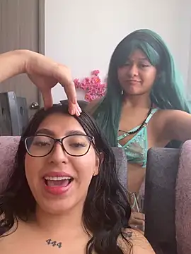 _QaraH Live Webcam on Stripchat