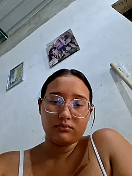 young_dairy01 (F teen) - My friend fucks me in the street