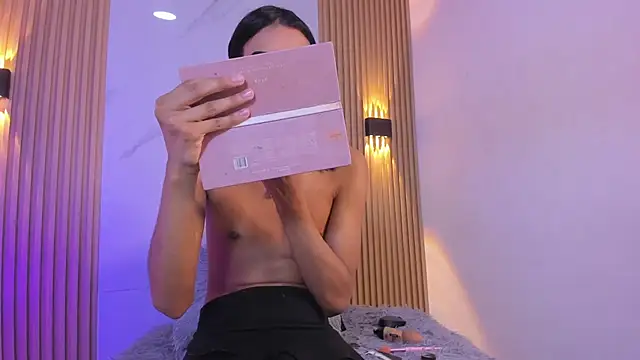 miss_elektranova - Miss_ElektraNova's free webcam - UK Sex Cams