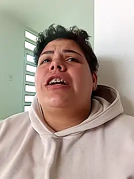 Webcam Model (Hailey_Curvy)  is live.Free join now!