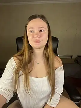 Webcam Model (CaramelleSugarr)  is live.Free join now!