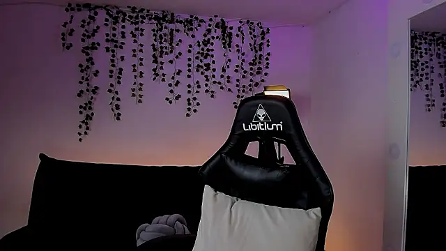 sara_doll77 - Sara_doll77's free webcam