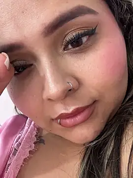 Webcam Model (ashley-swift-)  is live.Free join now!