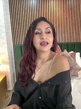 monicamoret (F milf) - I just want play with my fingers in puss