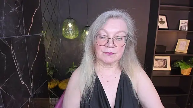 natalimellow (Ask my age) - bend otlever to flash my ass a lit