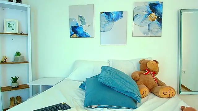 isabella_harley (F milf) - oil on boobs