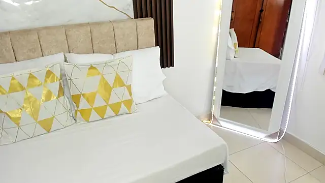 cristalwalker__ - Cristalwalker__'s free webcam