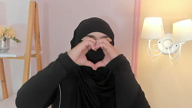 _zharaa (F teen) - TOPLESS + flash pussy