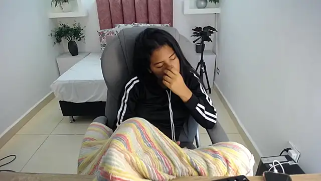 lunilove__ - Lunilove__'s free webcam - UK Sex Cams