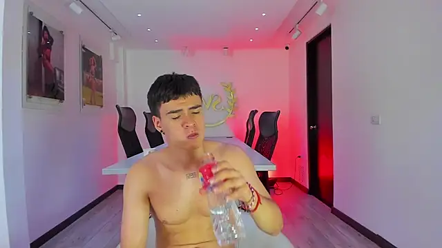 benitosaenz (M twink) - 5 minutes naked