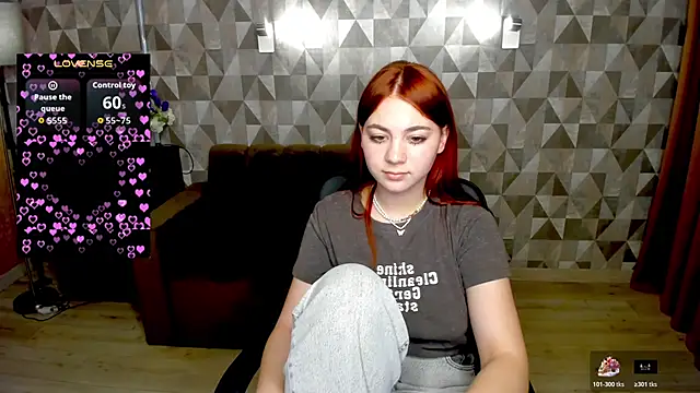 annastills (F teen) - show boobs?