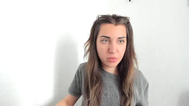 summmmersky1 - Summmmersky1's free webcam - UK Sex Cams