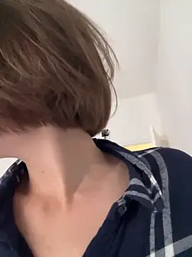 Webcam Model (Kamorana)  is live.Free join now!