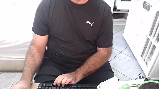 MysterBearMG live sex cam