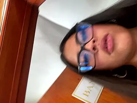 cloe_pink1 - Cloe_pink1's free webcam