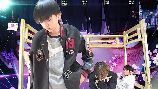 xiaohuangren01 - Xiaohuangren01's free webcam