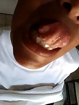 Laura20lopez Live Webcam on Stripchat