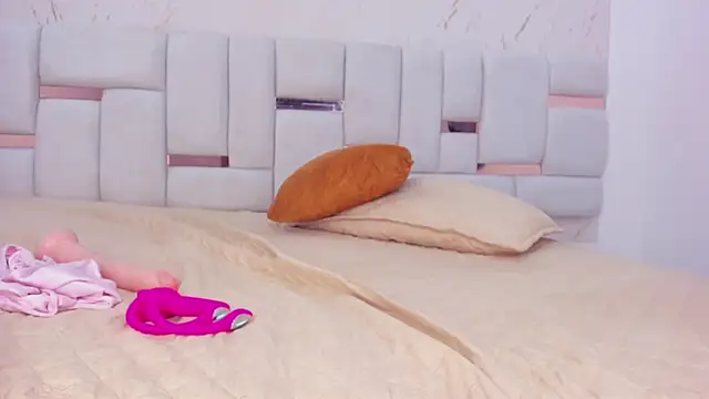 violet_giraldo - Violet_giraldo's free webcam