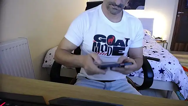 amydamarw (Ask my age) - flash cock25, cock hard hard 40,nude 100