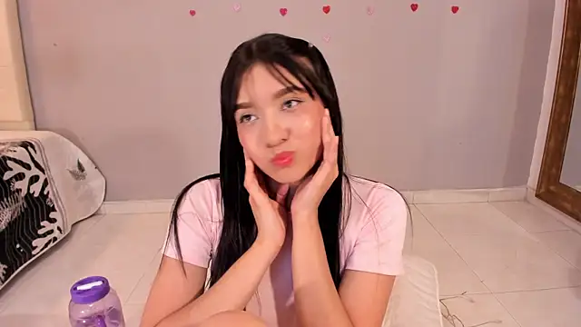 maia_w10 (F young) - Show sexy boobs + saliva