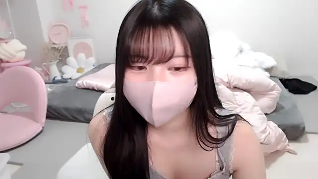 moka-neko (F young) - ショーパンぬぎます🐈