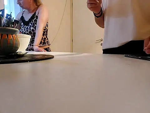 vasin12788bv (G milf) - Degete în pizdă pe la spate