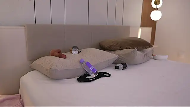 DoviaClaire live sex cam