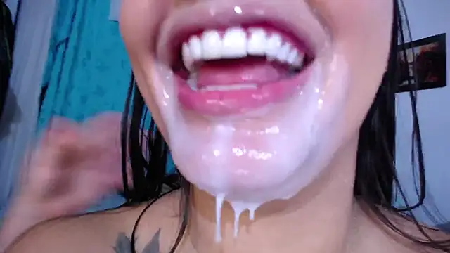 Sharlottee live cam profile