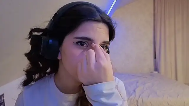 blissmissataeses (F teen) - I feel a bit shy… but I want to try 🥰😋