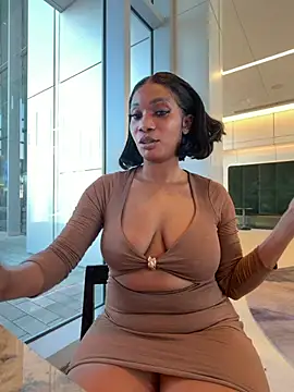 ___nessa (F young) - Moan,toy on hard clit til squirt public