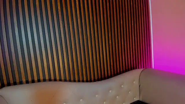 LauraAristizabal live sex cam