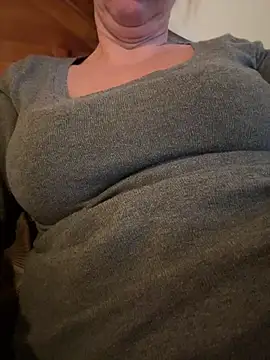 sweetmystery1 (F milf) - Bra off under dress