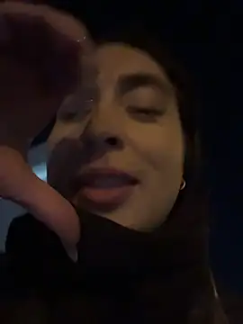 holly_play (F young) - An air kiss for a stranger