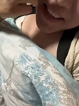 liqinqin-5201 (G milf) - 去大厅全裸30分钟