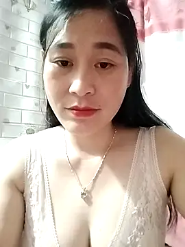 ngoclinh_69 (F milf) - giúp em hỏa thân đi các tình yêu