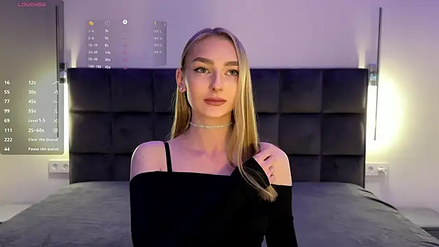 goldieharrington (F young) - Play with boobs