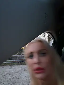 Webcam Model (AliceDx)  is live.Free join now!