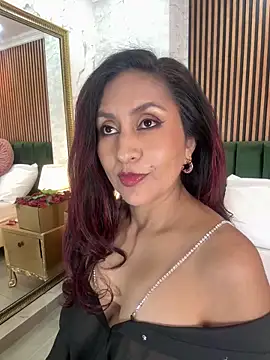 Webcam Model (MonicaMoret)  is live.Free join now!