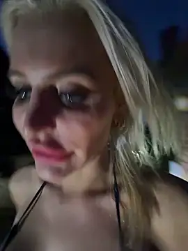 Webcam Model (AliceDx)  is live.Free join now!